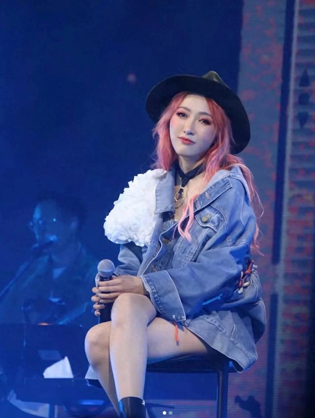 女歌手低调结婚罕谈姐弟恋,自爆与老公有婚前协议:讲明不会生小孩