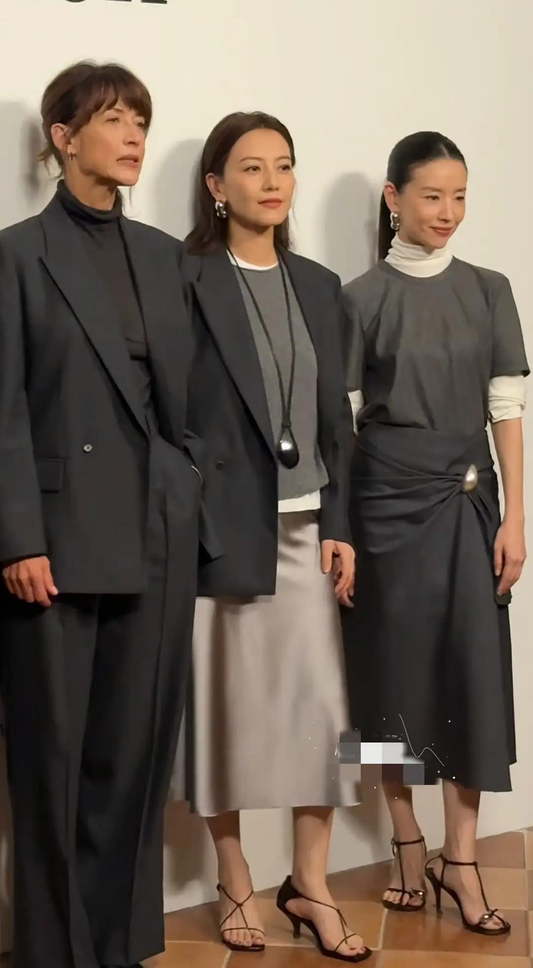 45岁高圆圆和45岁董洁同框，董洁一下显老好多，差距自然出来