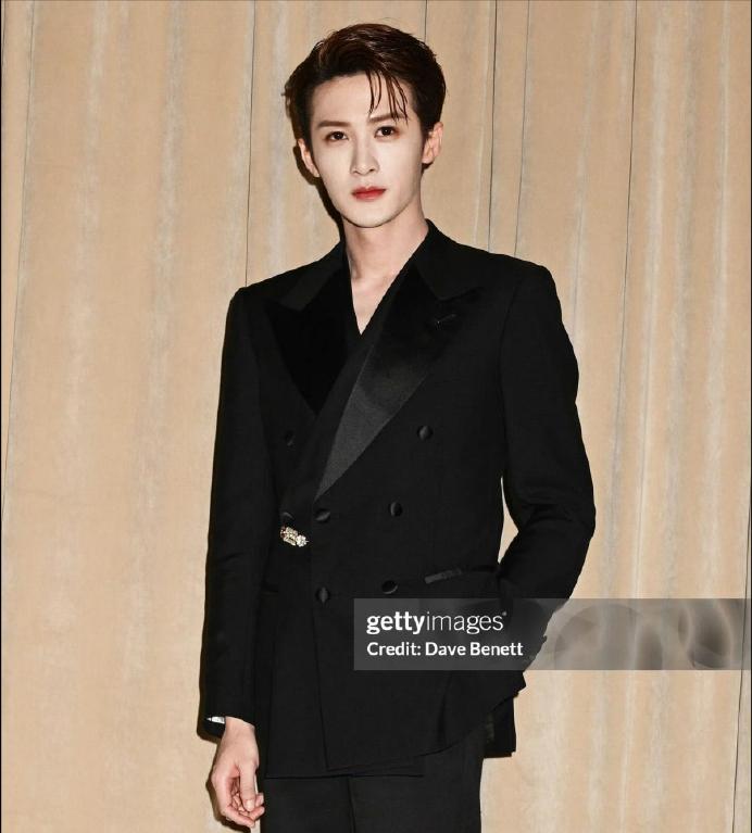 巴黎明星“见光死”：王诗龄又老又胖，戚薇歪嘴，何超莲咋长这样