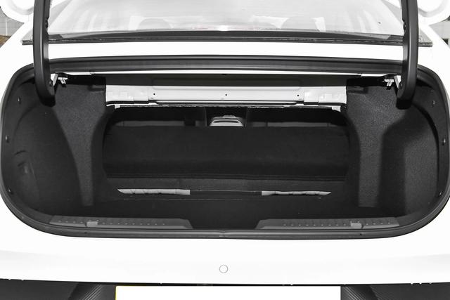 长安拿出诚意！和秦PLUS同级，降到5.69万，油耗0.96L，家用完美