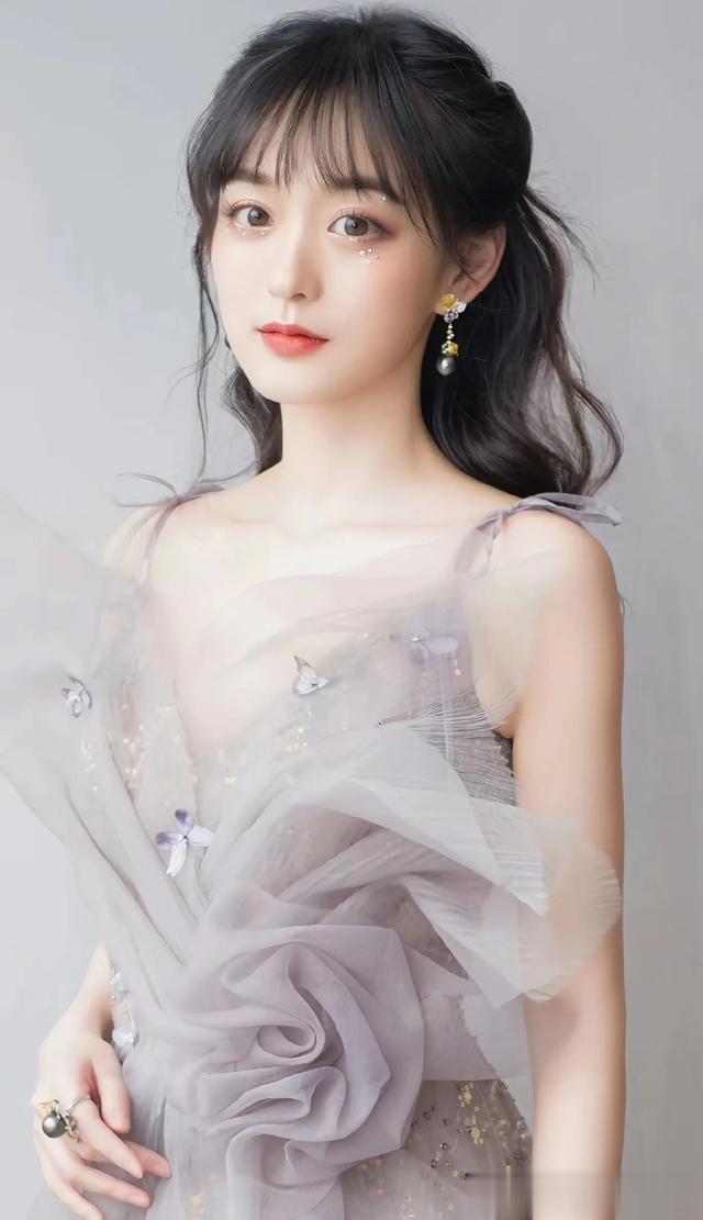 美女图集第648期——何泓姗