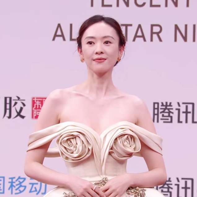 这一夜 宋佳像猛虎下山！穿旗袍美到脚趾尖 完全不顾倪妮赵露思死活