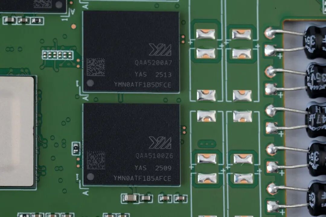 低延遲、速度穩，還有掉電保護！長江存儲SE006企業級SSD首測