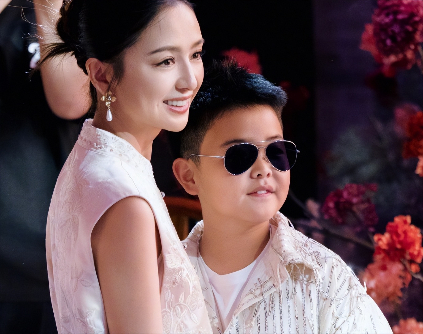 陈思诚儿子朵朵唱跳视频上热搜！再次证明了基因这玩意真的很玄乎！