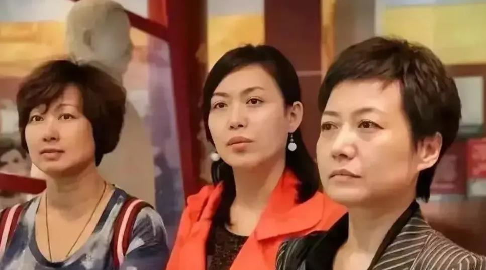 不要再为贺红梅感到惋惜了,55岁升任高官的她,早已走上另一路