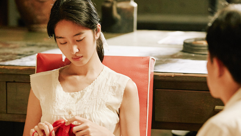 杨采钰和男友日本游玩，怀孕后肚子隆起很明显，但完全不影响美貌气质