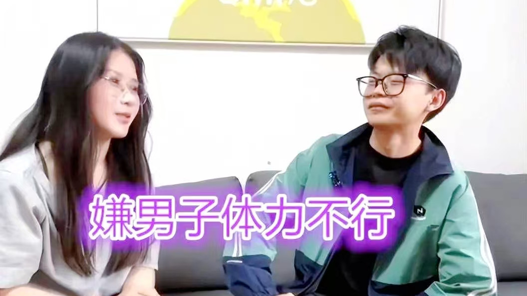 40岁富婆钟爱小鲜肉，要求他英俊帅气壮如牛，愿意送房送车养着他