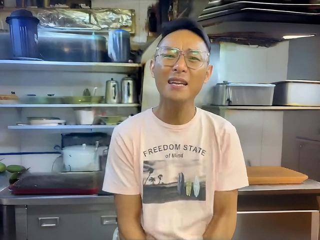 香港知名男星宣布复出,两度退出娱乐圈,举家移民澳洲失败