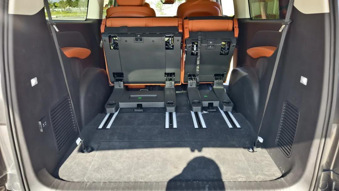 5.3米长的增程MPV才12.98万，摊到每个座位不到两万！