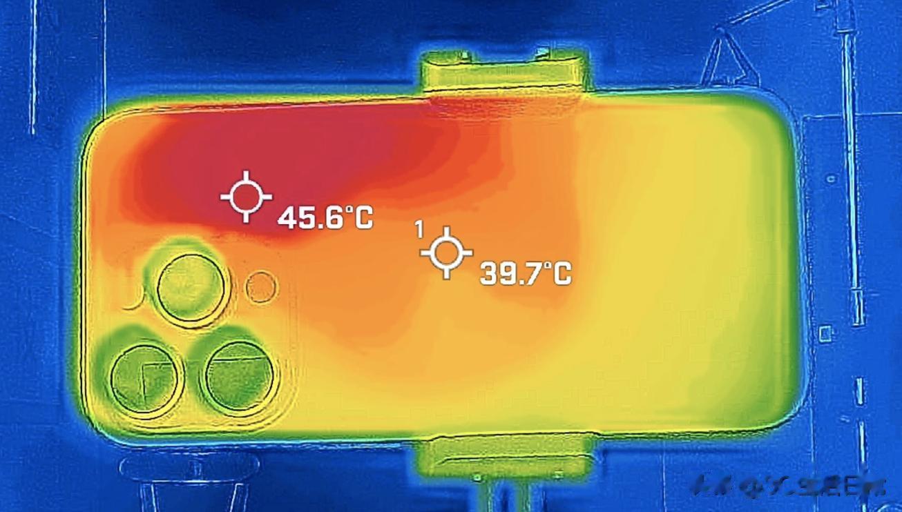 iOS 26 正式版实测:续航提升还是缩短?部分iPhone 升级后差距拉满