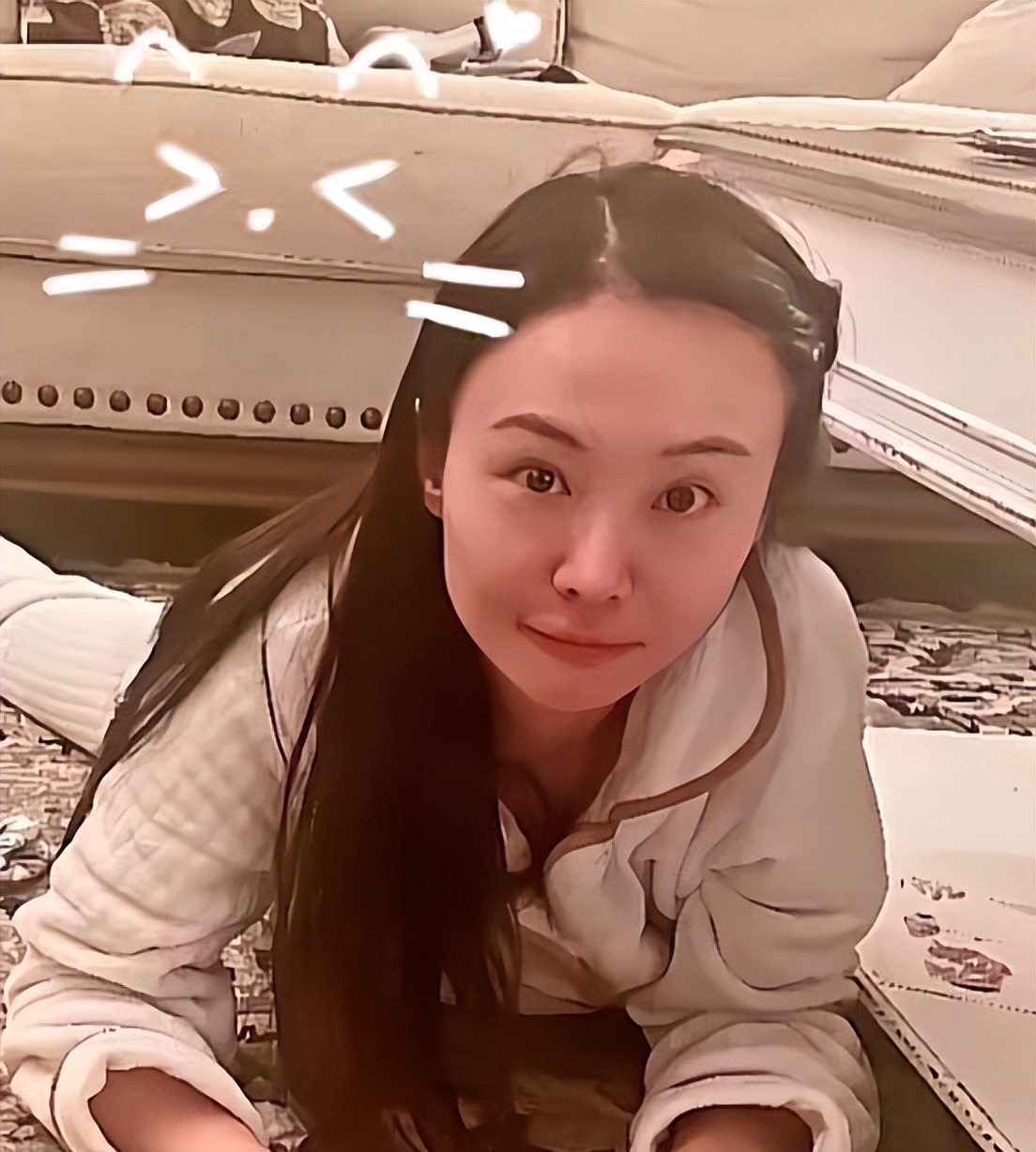 多次复出失败!郑爽小号晒自拍被秒认,账号秒封!穿男装认不出