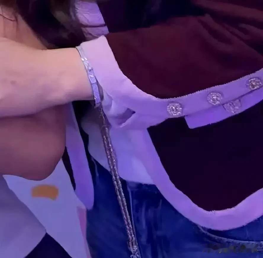 方媛卷得令人害怕：产后几天光速恢复，穿戴50万行头为郭富城庆生