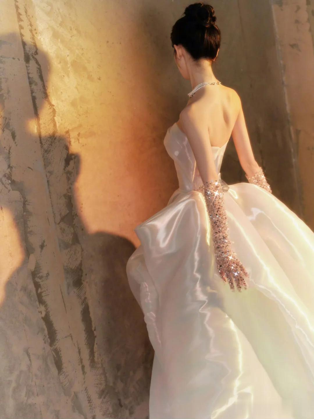 微博视界大会：蒋欣颈窝好深，关晓彤太嫩没眼看，杨超越咋穿个这