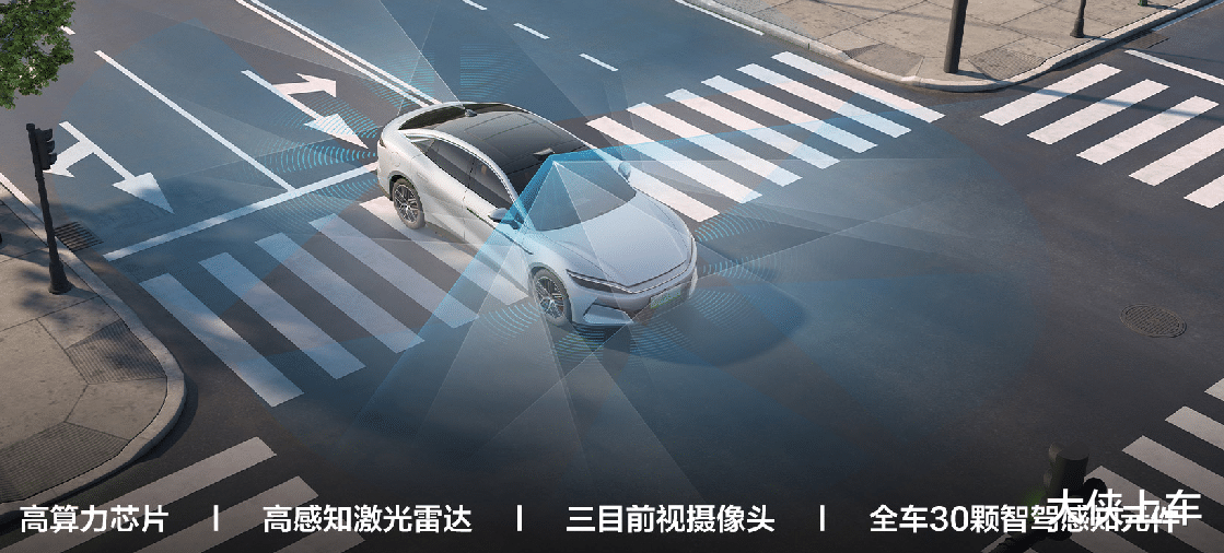 视觉与性能双重暴击，汉L赛道体验日引爆性能狂欢