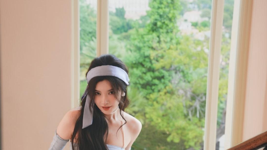 女星戴燕妮巴黎遭抢劫，车内惨状曝光，丢失银行卡，化妆师腿受伤