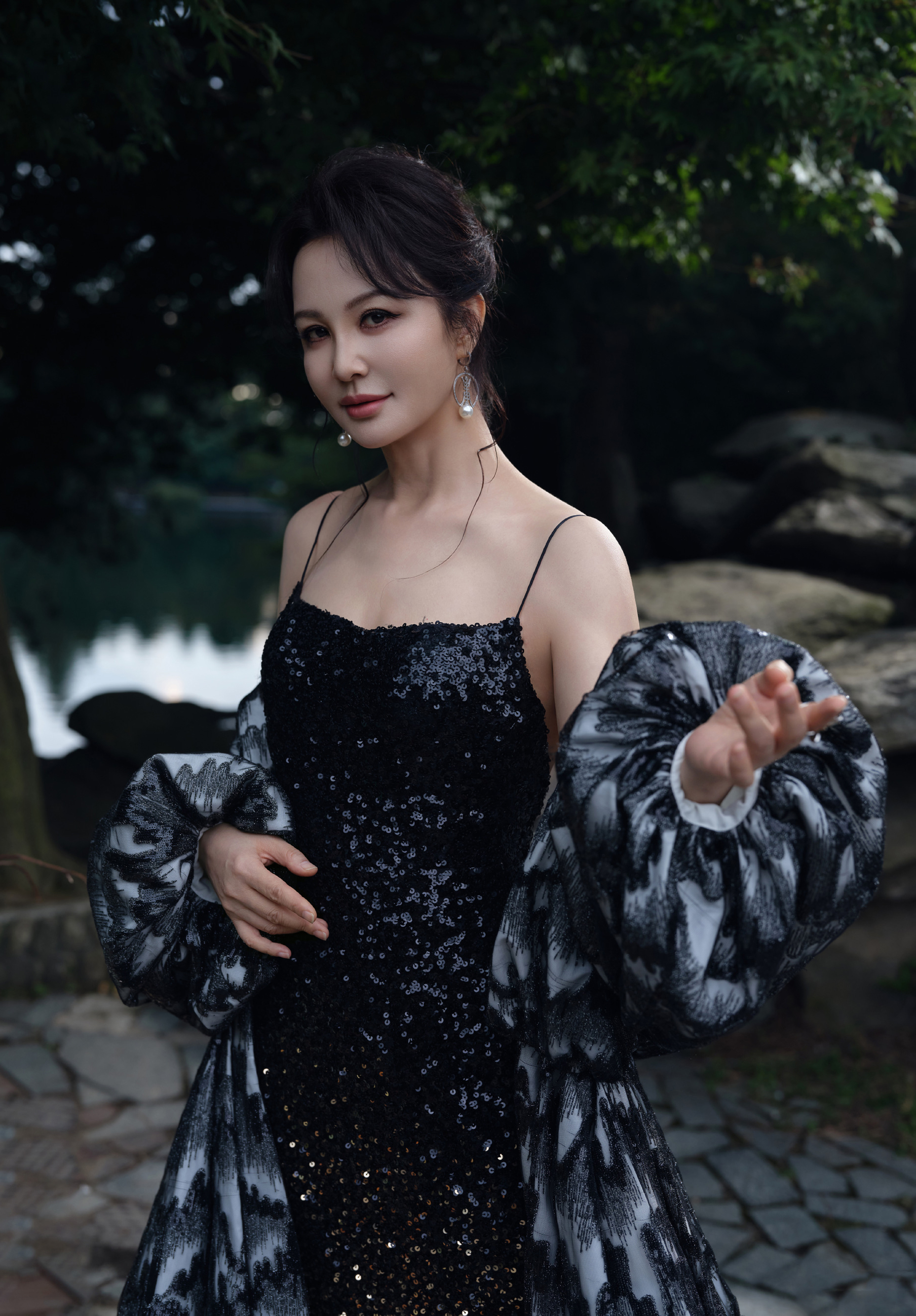 五十三岁的陶红,岁月从不败美人