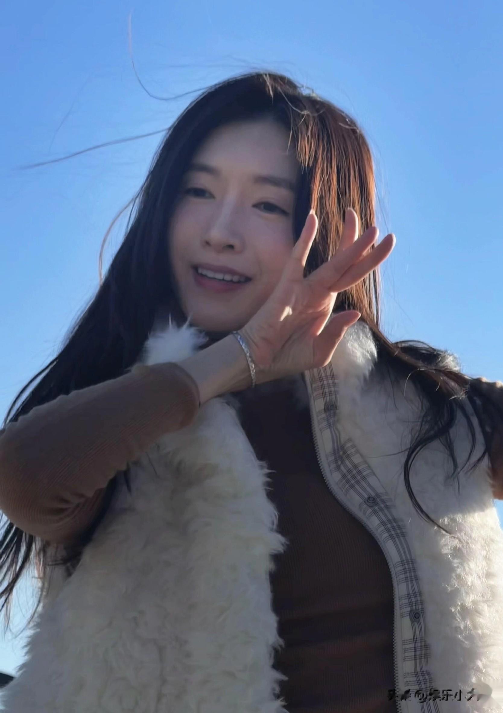 江疏影元旦美照封神，光影之间，每一帧都是温柔暴击！