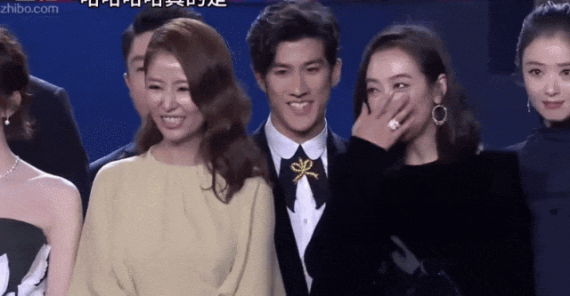 内娱“海后”钟楚曦，因为一张合照，彻底塌了