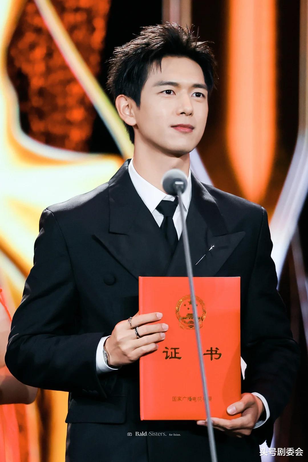 白玉兰“视帝”投票排名:张若昀倒数,李现仅第2,于适断层第一