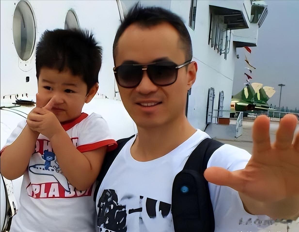 上海女主播李菡,稳坐主播台20年,老公是昔日名嘴,如今低调生活