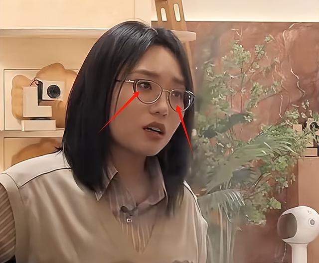 39岁姜妍自曝曾被校园霸凌，被男演员嫌弃，如今嫁行长事业稳定