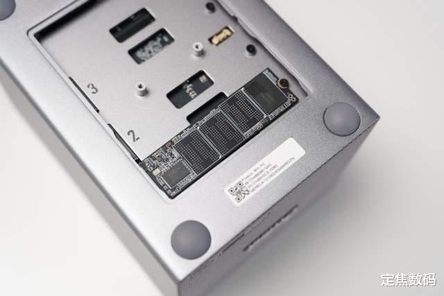 零刻ME Pro測評：巴掌大的雙盤位NAS，重新定義桌面存儲美學