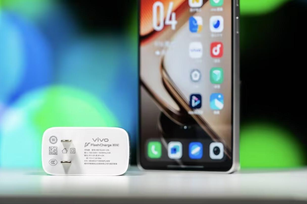 天璣9300+手機跌至1529元，144HZ直屏+3840HZ+6400mAh