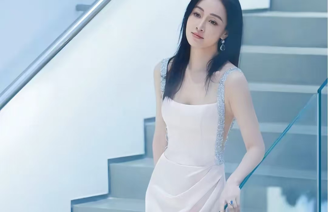 被传是陈坤儿子生母,离开央视的赵子琪,走上了另外一条道路