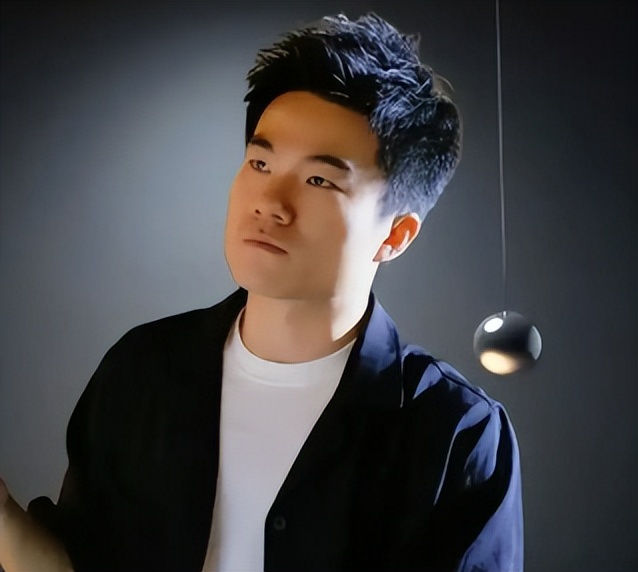 俞敏洪没想到，董宇辉受邀九三阅兵半月多，再因一个举动口碑暴涨