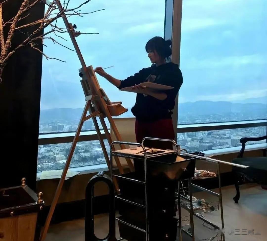 徐静蕾和黄立行在美现状,黄立行头发全白了,徐静蕾也朴实了