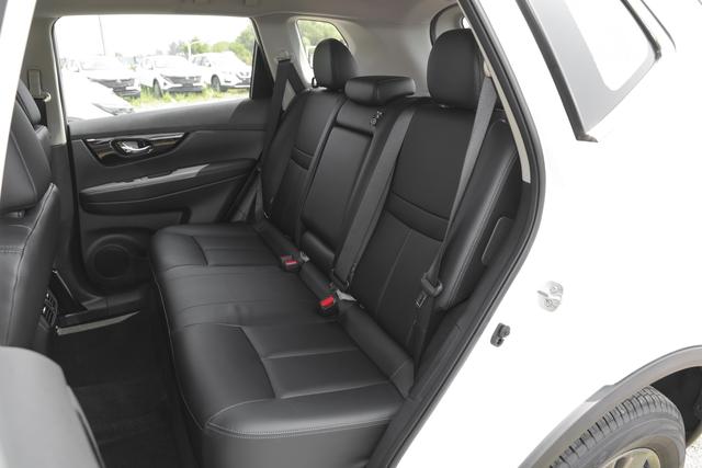 2025款奇骏荣誉：16.08万起，151马力+油耗7.26L，家用好选择