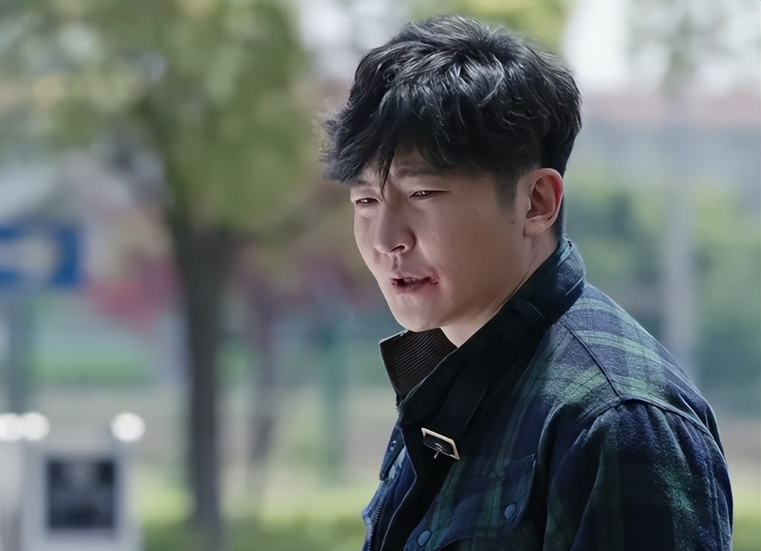 资本家的戏混子收手吧！《老舅》开播差评一堆，郭京飞都带不动