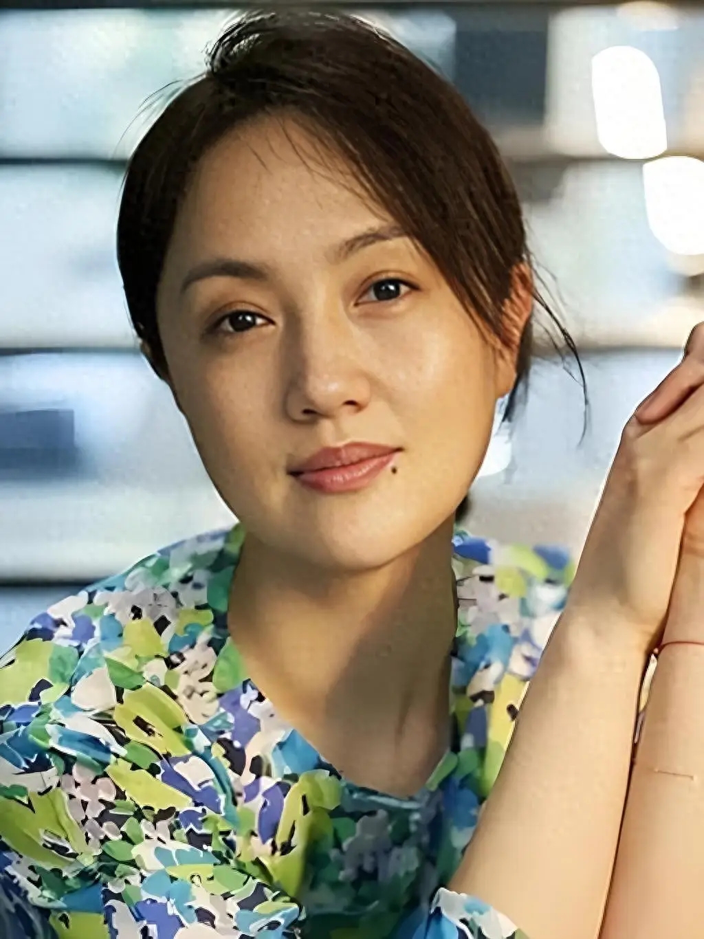 61岁何晴离世！儿子24岁，知情人爆患脑瘤多年，癌症恶化无法手术