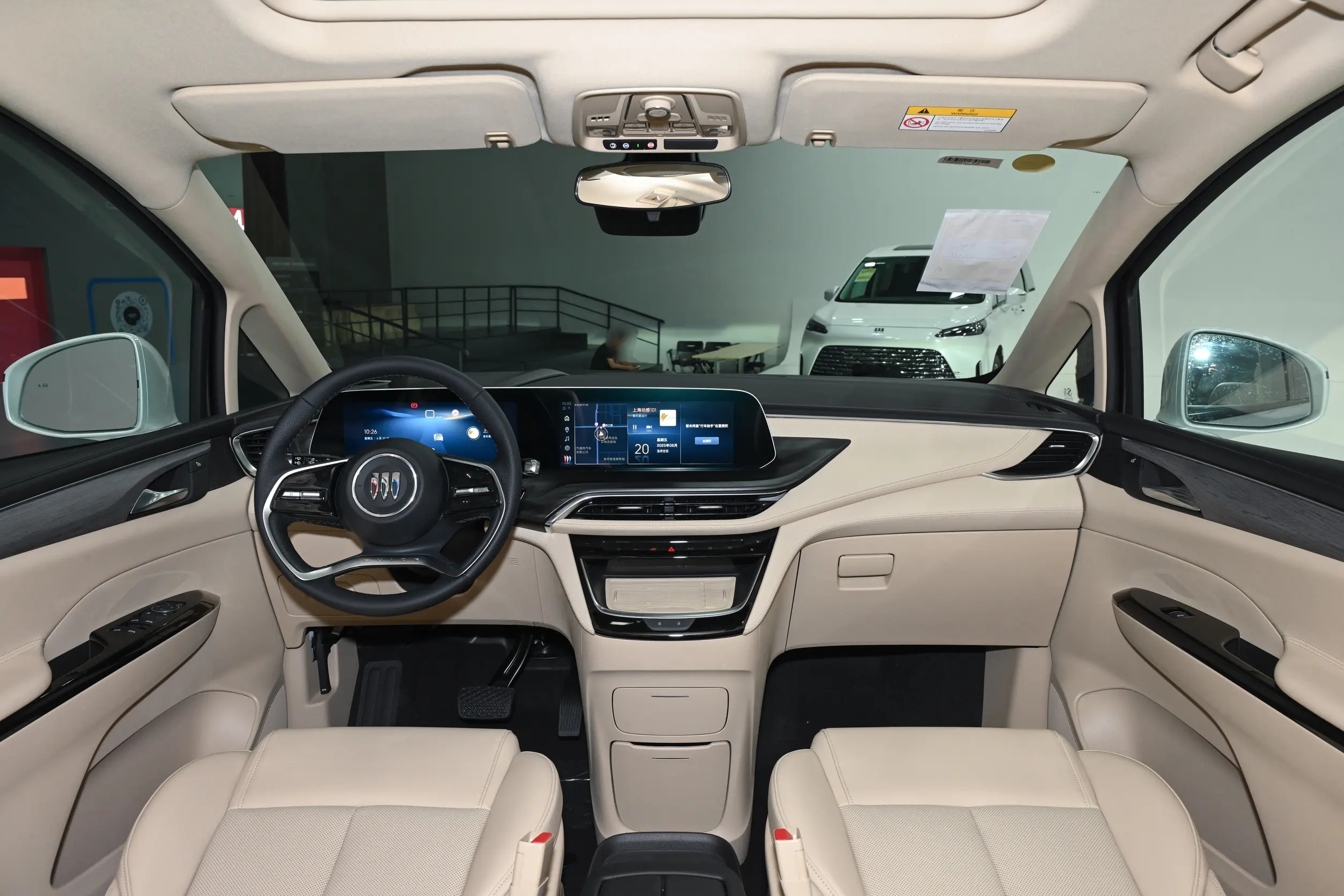 家用MPV看这款，轴距3088mm，综合续航1420km