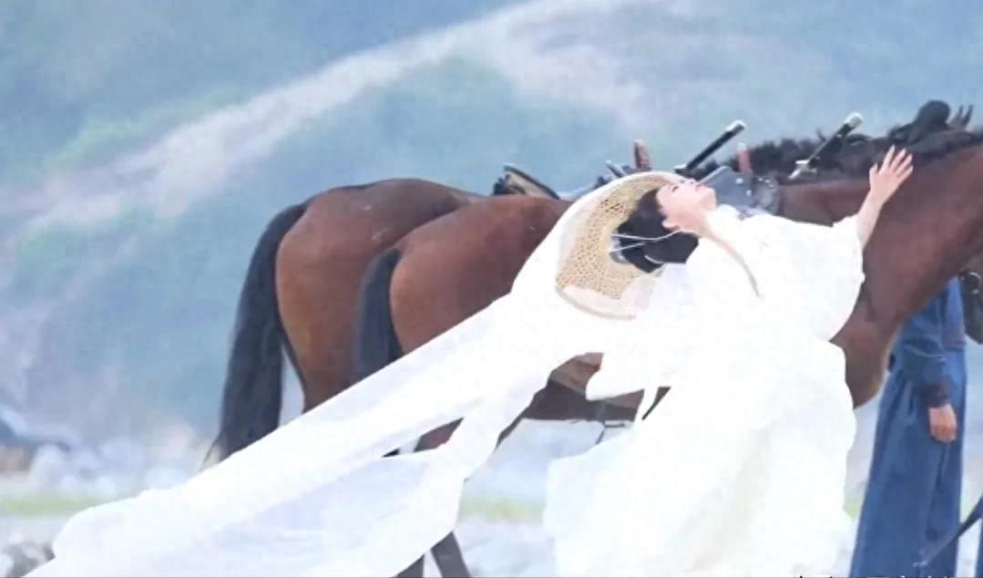 知名女演员拍戏突发意外！本人最新回应，男演员吴汉坤发文致歉。