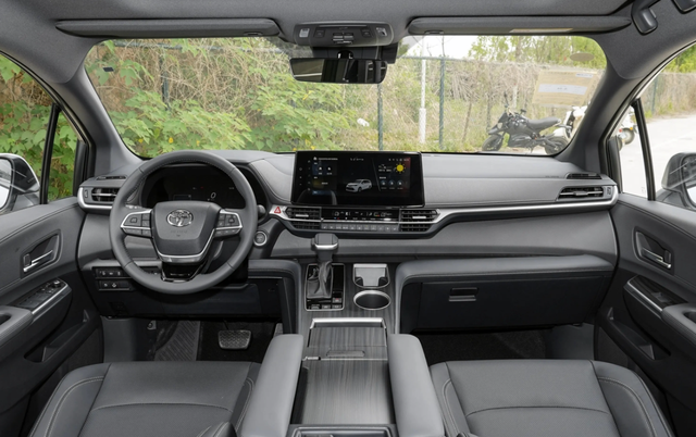 丰田终于“妥协了”！曾加价4万，如今降到21万，长近5米2喝92油