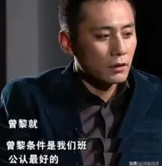 曾黎风波后首次露面：粉丝机场要签名，被翻白眼，网友：高傲什么