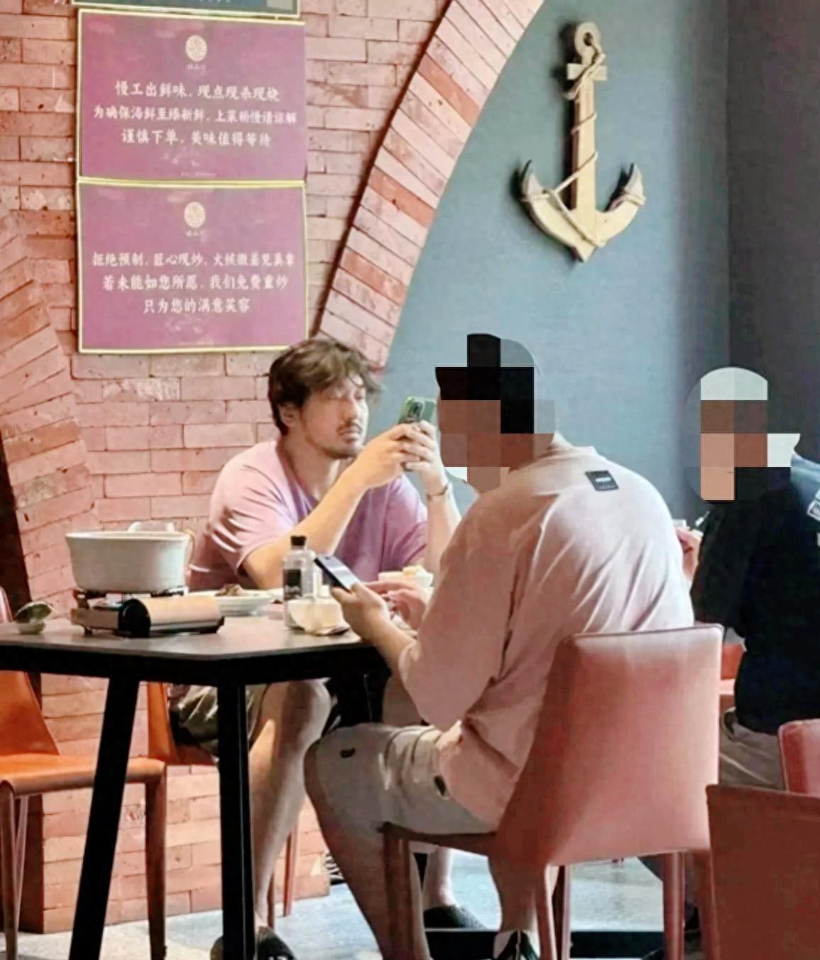 40岁王传君胖到180斤 发面脸 胡子拉碴 头发凌乱网友直呼认不出