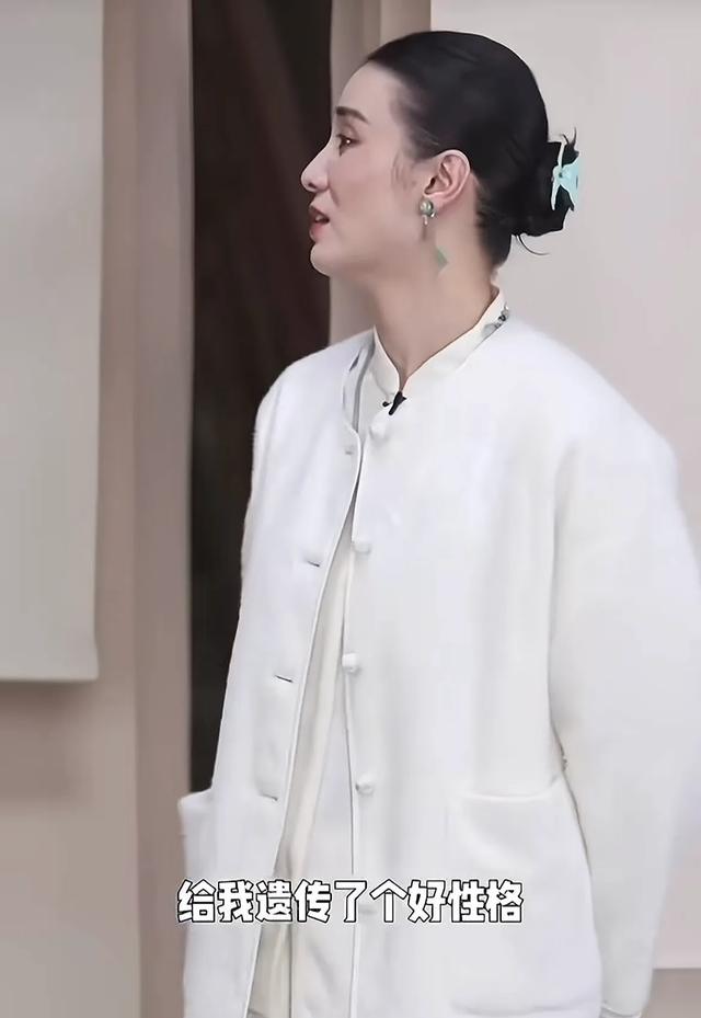 宋佳被人民日报“点名”，拿奖后真实处境暴露，娱乐圈地位又变了