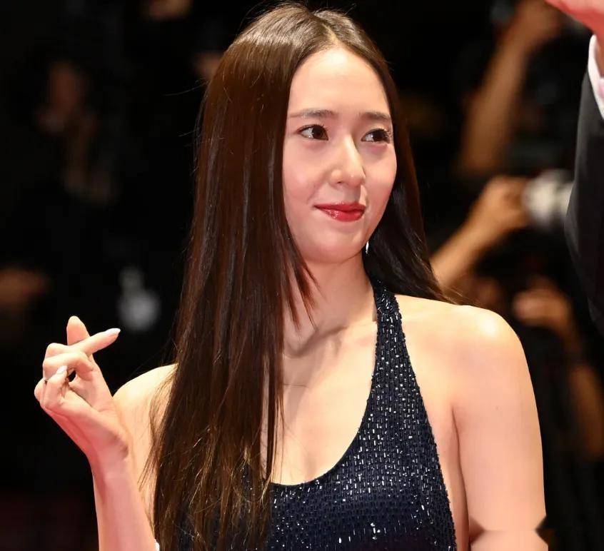 釜山电影节红毯生图：孙艺珍变沧桑，Lisa造型翻车，韩流愈发式微