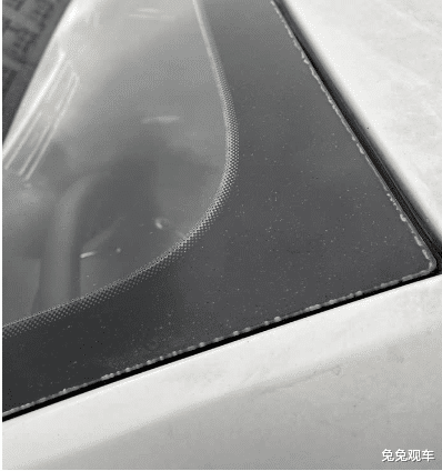 汽车玻璃出现裂痕：换or不换？老司机拆解3类损伤，学会这3招自己修复！