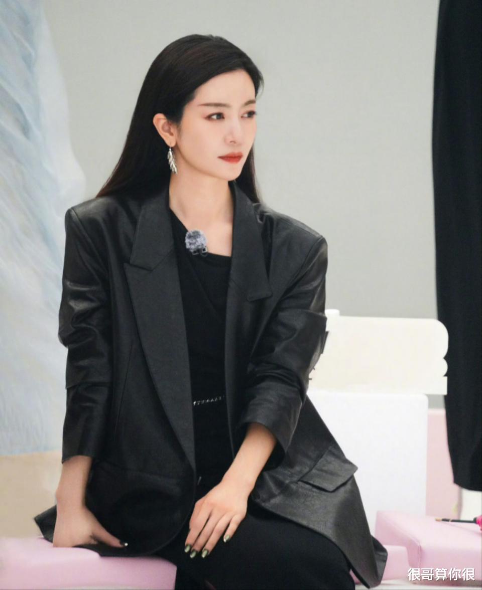 《乘风2025》全民投票，李晟断层领先，节目组为何出现误判？