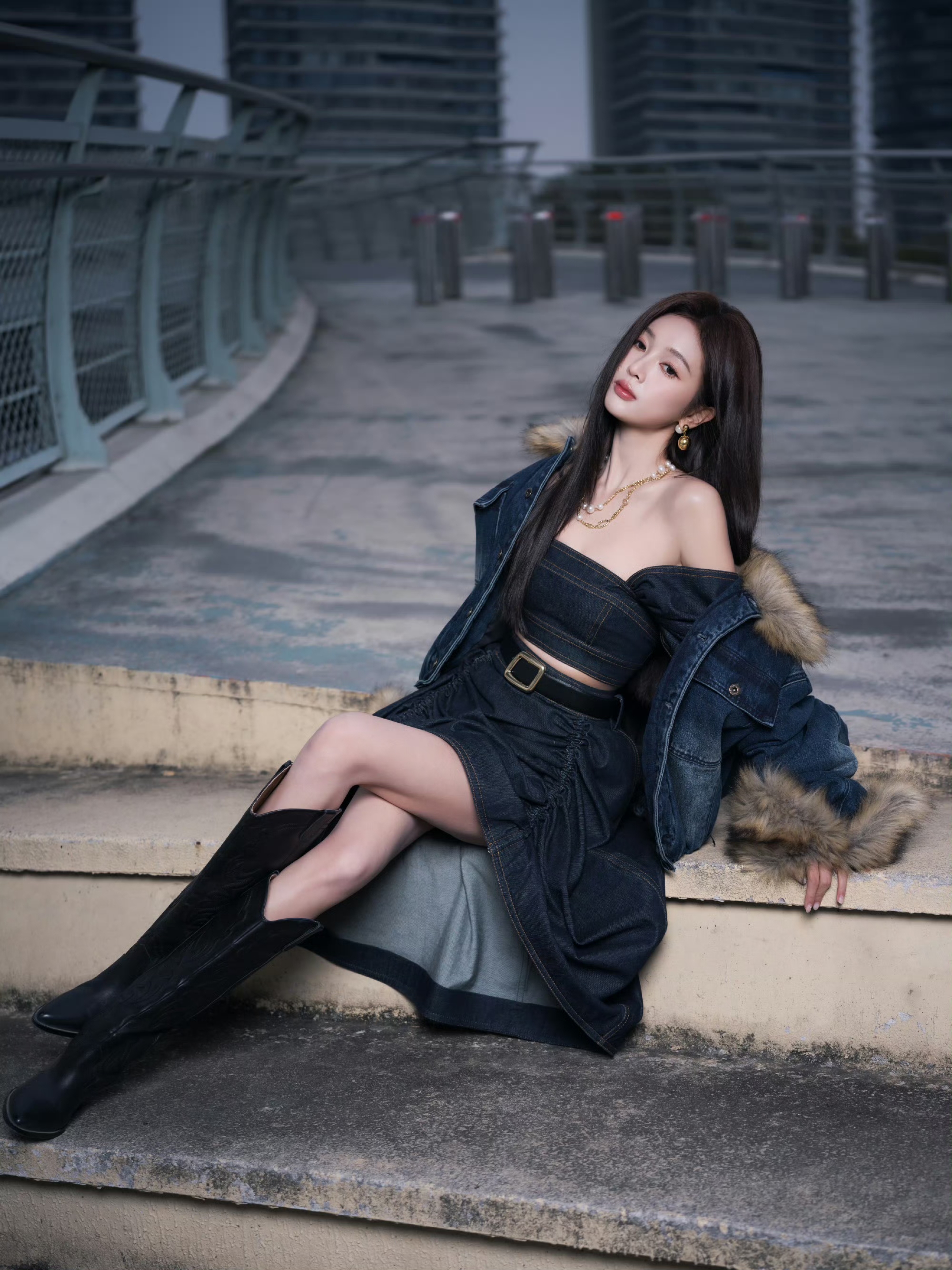 吴宣仪短裙造型好绝!解锁百变风格,好身材藏不住