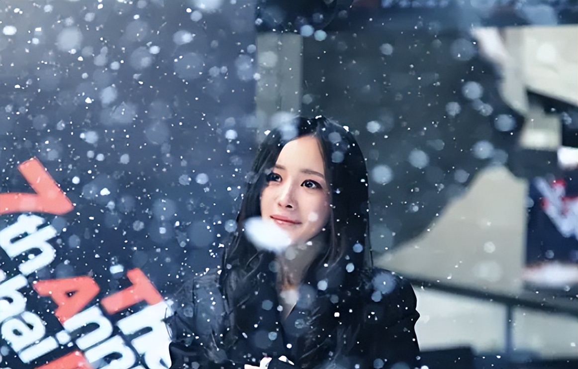 闹翻了?杨幂和刘亦菲的世纪同框,内娱的残酷在他们身上展现无遗