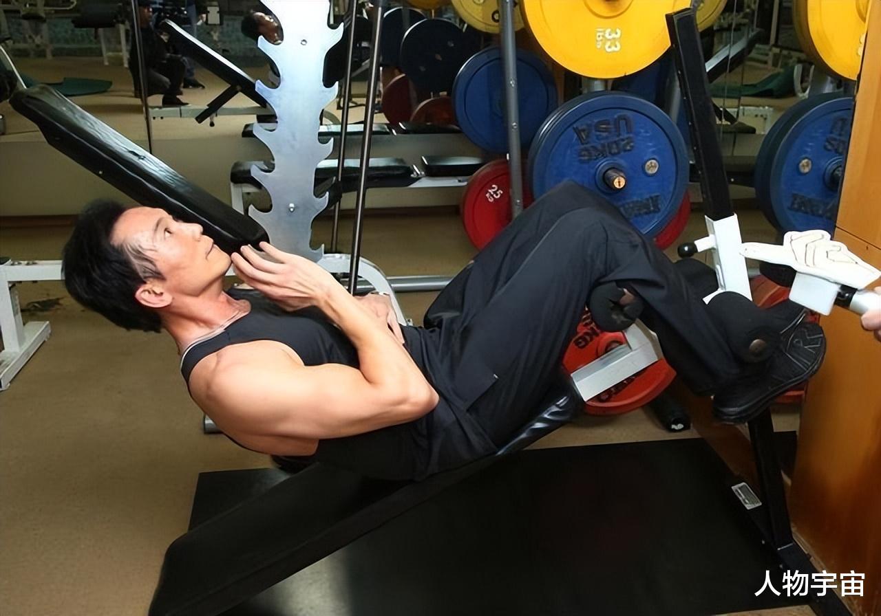 他12岁加入香港影界,57岁状态不俗内地捞金,被曝偷食获太太力挺