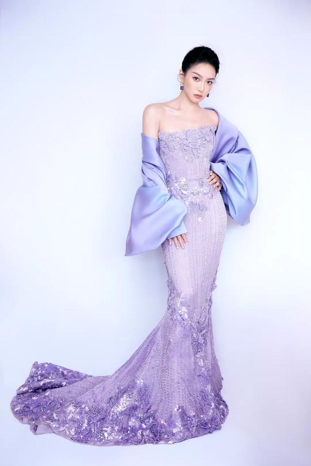 宋茜迷人礼服写真