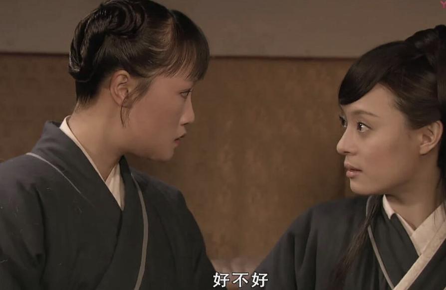 正脸美若天仙，侧脸颜值下凡接地气，这8位女星的正侧脸反差真大