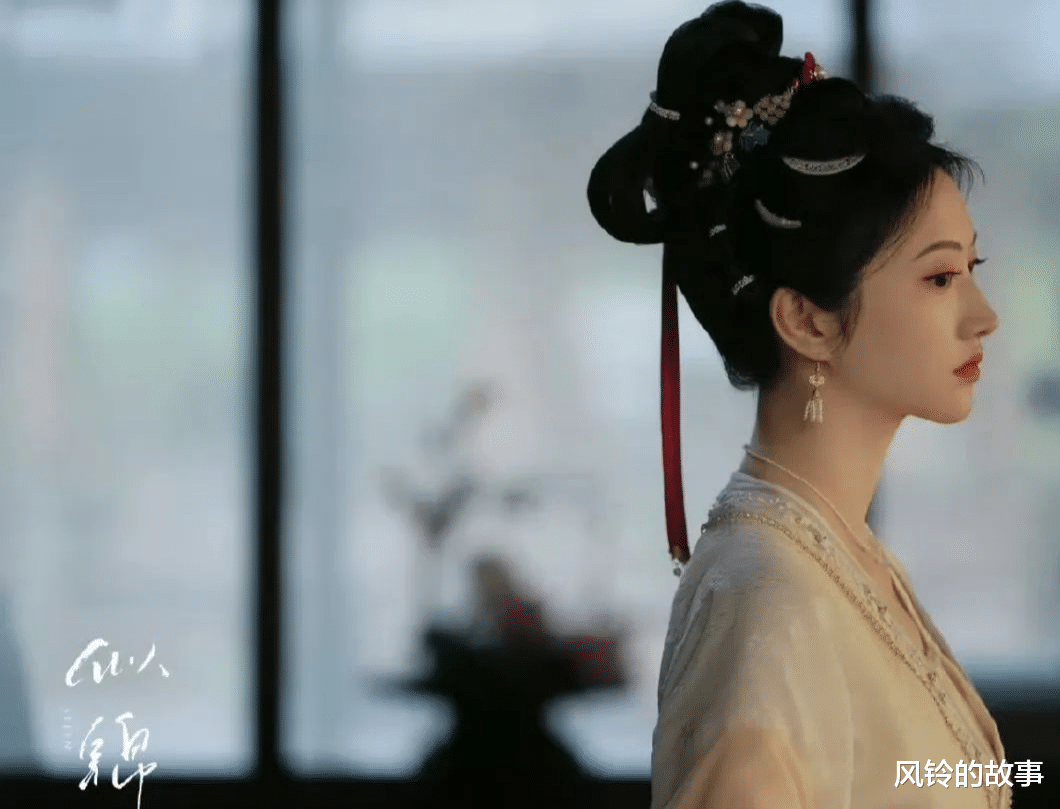 景甜变圆张若昀成纸片人，我们究竟在捧杀女演员的几斤几两？