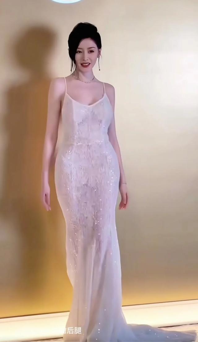 张天爱这完美的盆骨大胯真让人羡慕,内娱性感天花板,没有之一!