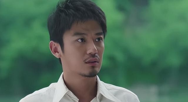 放弃高薪做演员，演10年鬼子都没红的芦芳生，搭档雷佳音总算火了